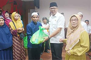 Dislutkan Bagikan 100 Sembako di Kegiatan Sosial