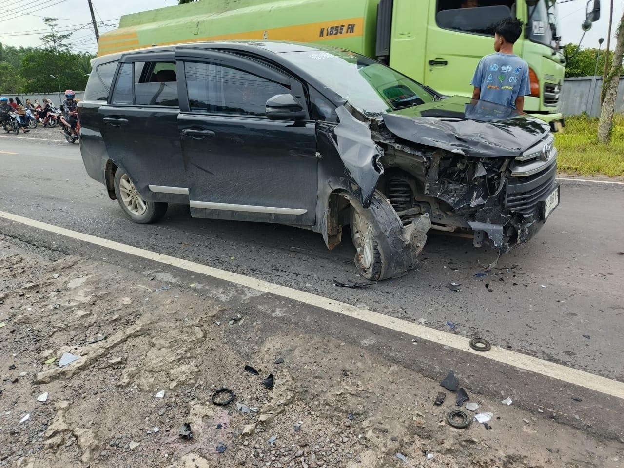 Ditabrak Mobil Pemotor Meregang Nyawa