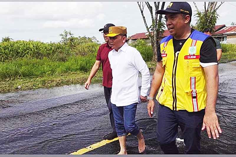 Gubernur Tinjau Kerusakan Jalan Lingkar Luar