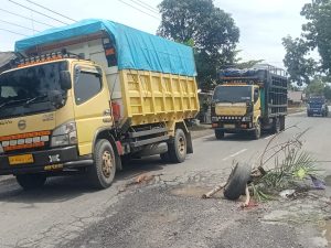 Jalan Trans Kalimantan Rusak, Tak Kunjung Diperbaiki!