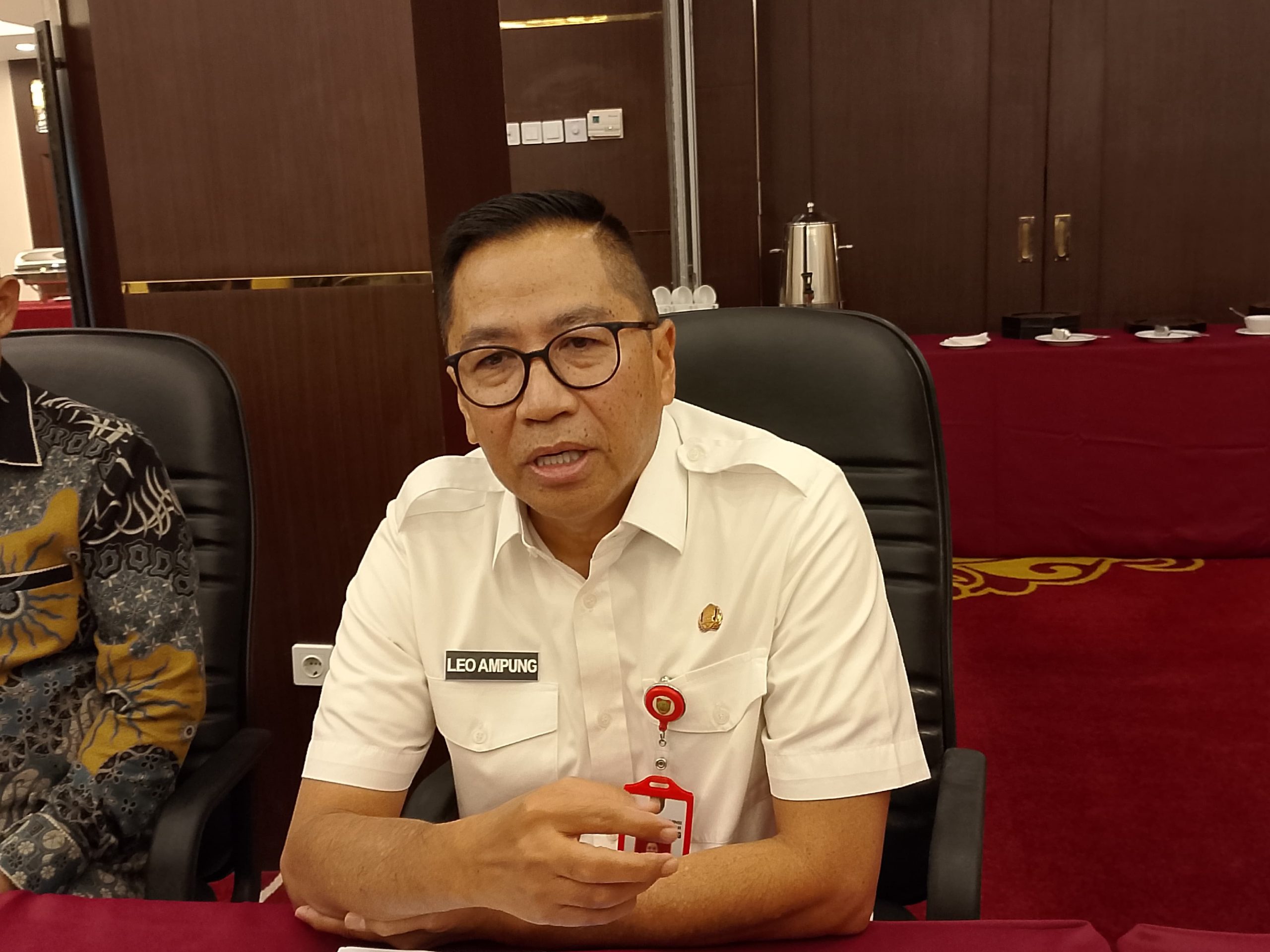 Kepala BAPPERIDA Provinsi Kalteng, Leonard S. Ampung diwawancara