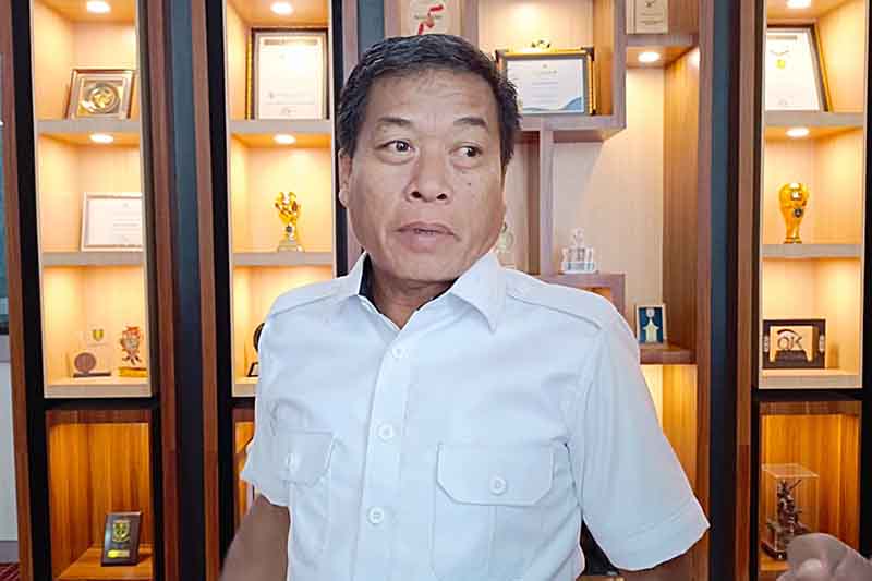 Ketua DPRD Murung Raya, Rumiadi SE SH MH saat diwawancarai