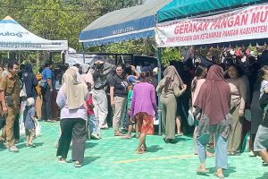 Masyarakat Serbu Gerakan Pangan Murah di Gumas