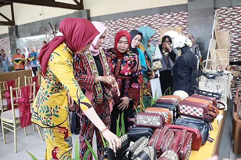 Pamerkan Produk Kerajinan di Dekranasda