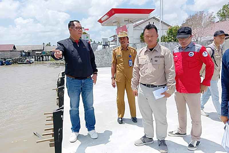 Pelabuhan Perikanan Kuala Pembuang Sebagai Pusat Kegiatan
