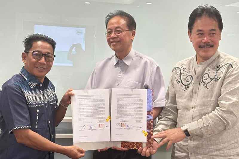 Pemda dan PT IMK Teken MoU Pengoperasian Bandara Dirung