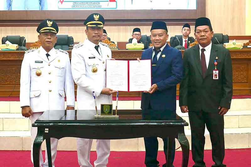 Pj Bupati Sukamara Serahkan Jabatan dan Tugas Kepada Kepala Daerah Definitif