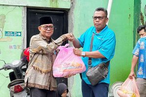 Ratusan Petugas Lapangan Terima Bantuan Bahan Pokok dari DLH Kotim