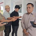 Wakil ketua I DPRD Seruyan Harsandi ST MM saat diwawancarai para awak media setelah kegiatan Paripurna, Rabu (19/3).