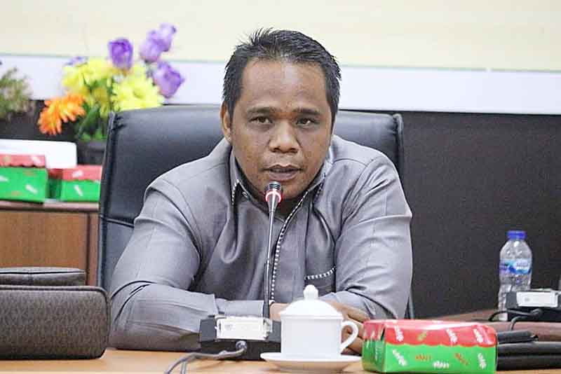 Wakil ketua I DPRD Seruyan Harsandi ST MM saat kegiatan rapat internal dewan.