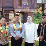 Walikota Palangka Raya bersama wakilnya saat tiba di Bandara Tjilik Riwut Palangka Raya