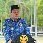 Wawalu saat memberikan sambutan usai menyerahkan bantuan usaha pada Baznas.