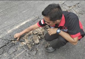 Baru Selesai Proyek Jalan Pendang Alami Kerusakan