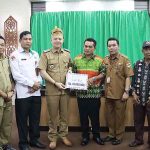 Bupati Serahkan Bantuan Ritual Tiwah di Desa Jangkit