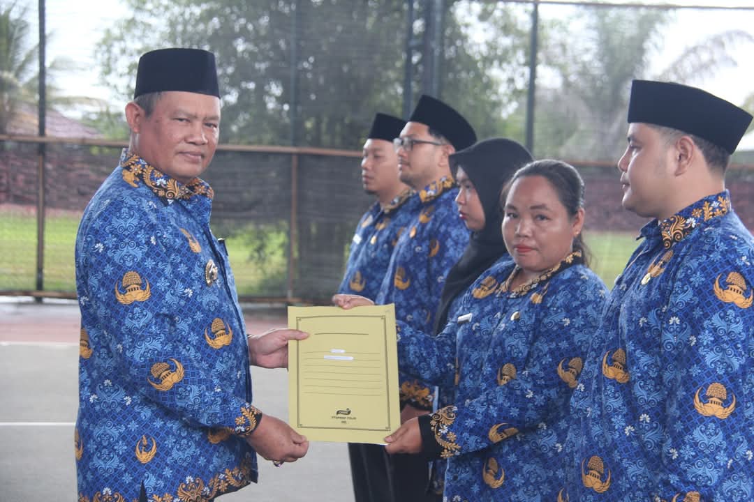 Bupati Serahkan SK Kepada Ratusan CPNS dan PPPK 