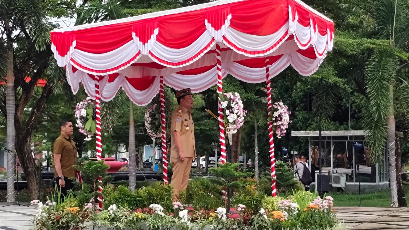 Foto Gubernur Pimpin apel
