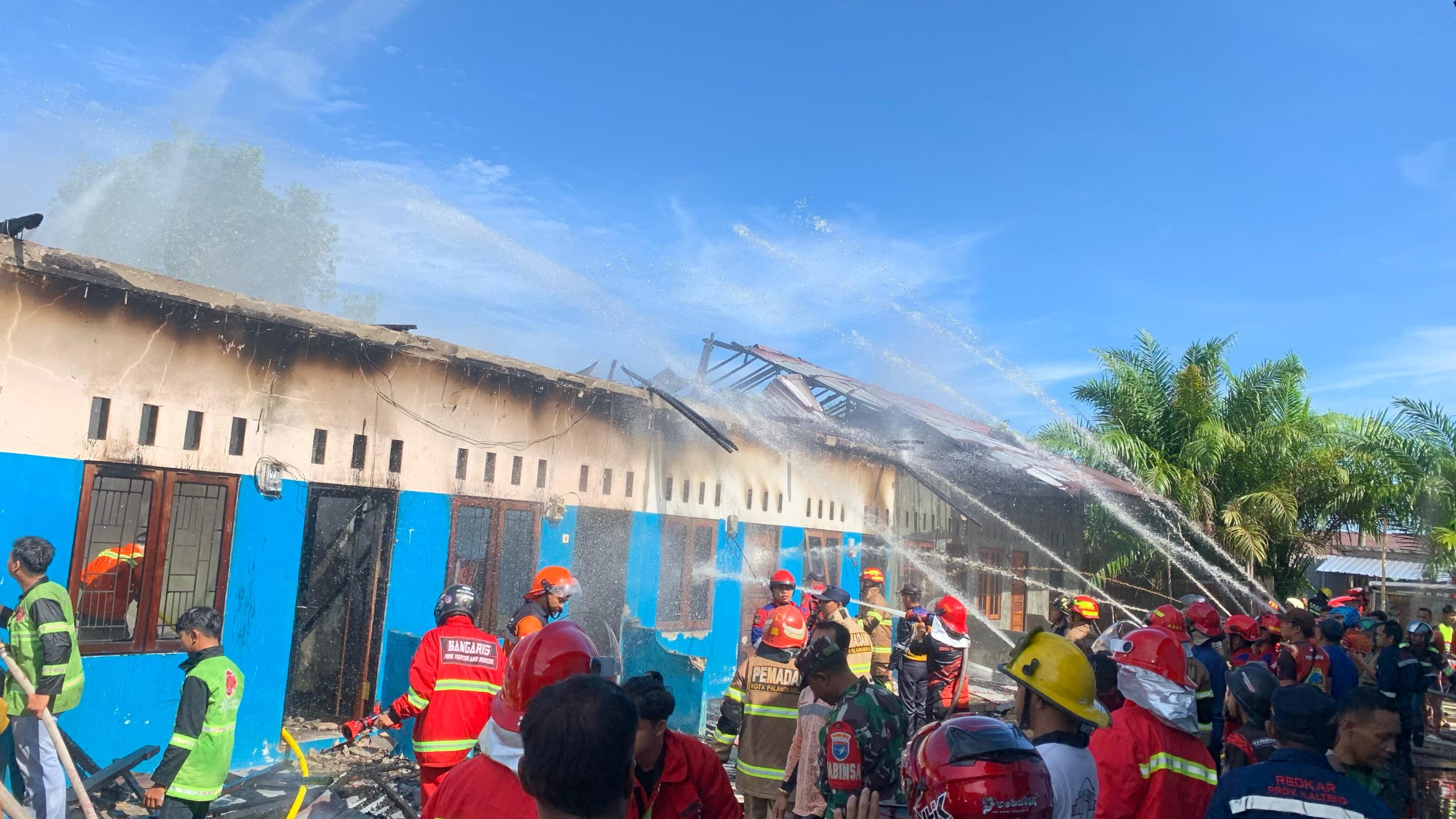 Barak Delapan Pintu Ludes Terbakar