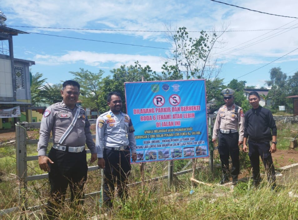 Satlantas dan Dishub Pulpis Pasang Larangan Parkir