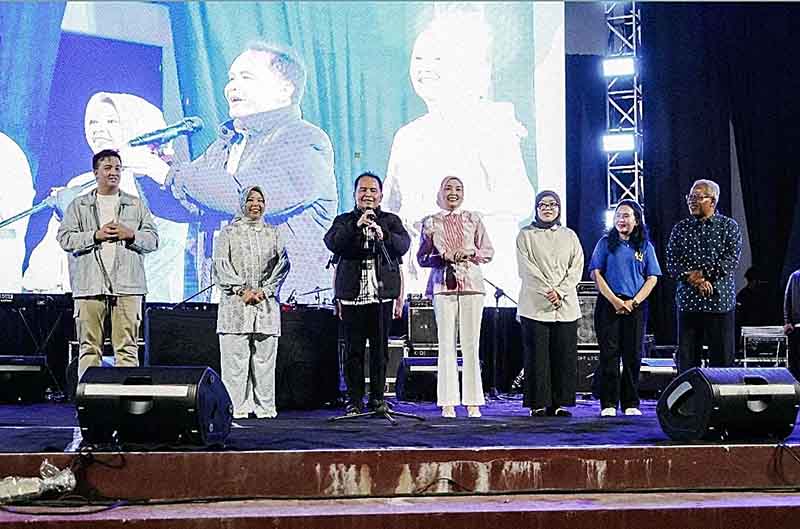 Hadiri Hiburan Rakyat Semarak Hari Kemenangan di Pangkalan Bun