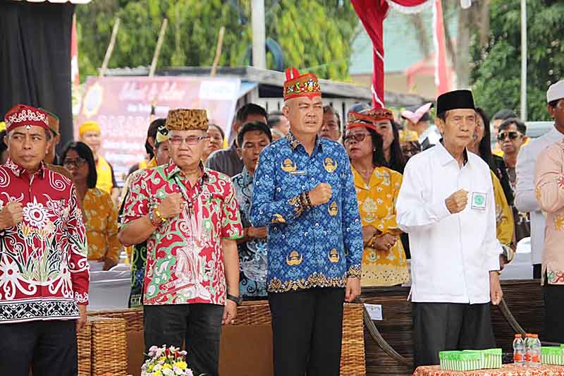 Hadiri Peresmian Balai Induk Kaharingan Garing Nganderang dan Gedung Kayu Erang Tingang