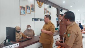 Hari Perdana Ngantor Pasca Libur Lebaran, Bupati Kotim Sidak MPP