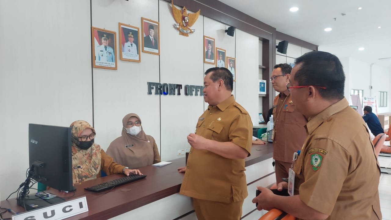 Hari Perdana Ngantor Pasca Libur Lebaran, Bupati Kotim Sidak MPP 