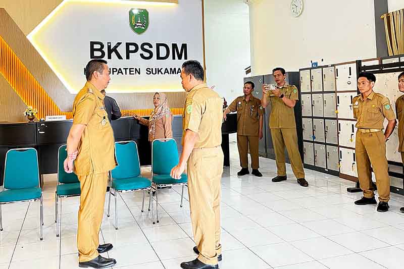 Hari Pertama Kerja Pasca Libur Lebaran, Bupati Kunjungi Semua Kantor Dinas