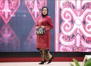 Kadis TPHP Tampil Anggun di Lomba Fashion Show Kebaya