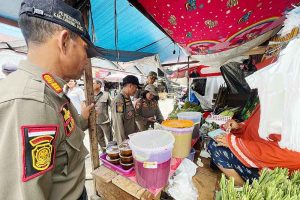 Tim Gabungan Tertibkan PKL