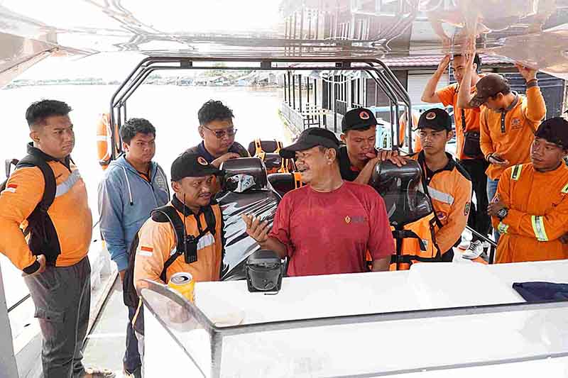 Tim Recue Dilatih Operasionalkan Kapal Damkar
