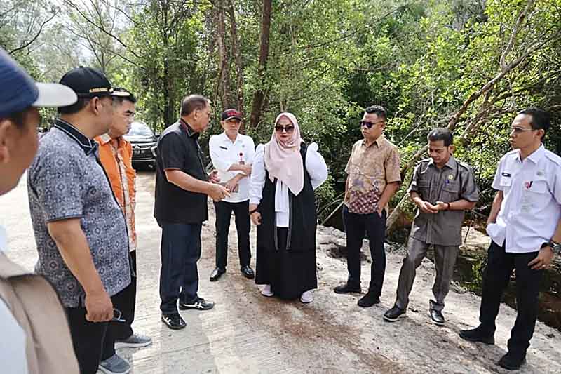 Wabup Kotim bersama Komisi IV DPRD Provinsi Tinjau Siring Pantai Ujung Pandaran