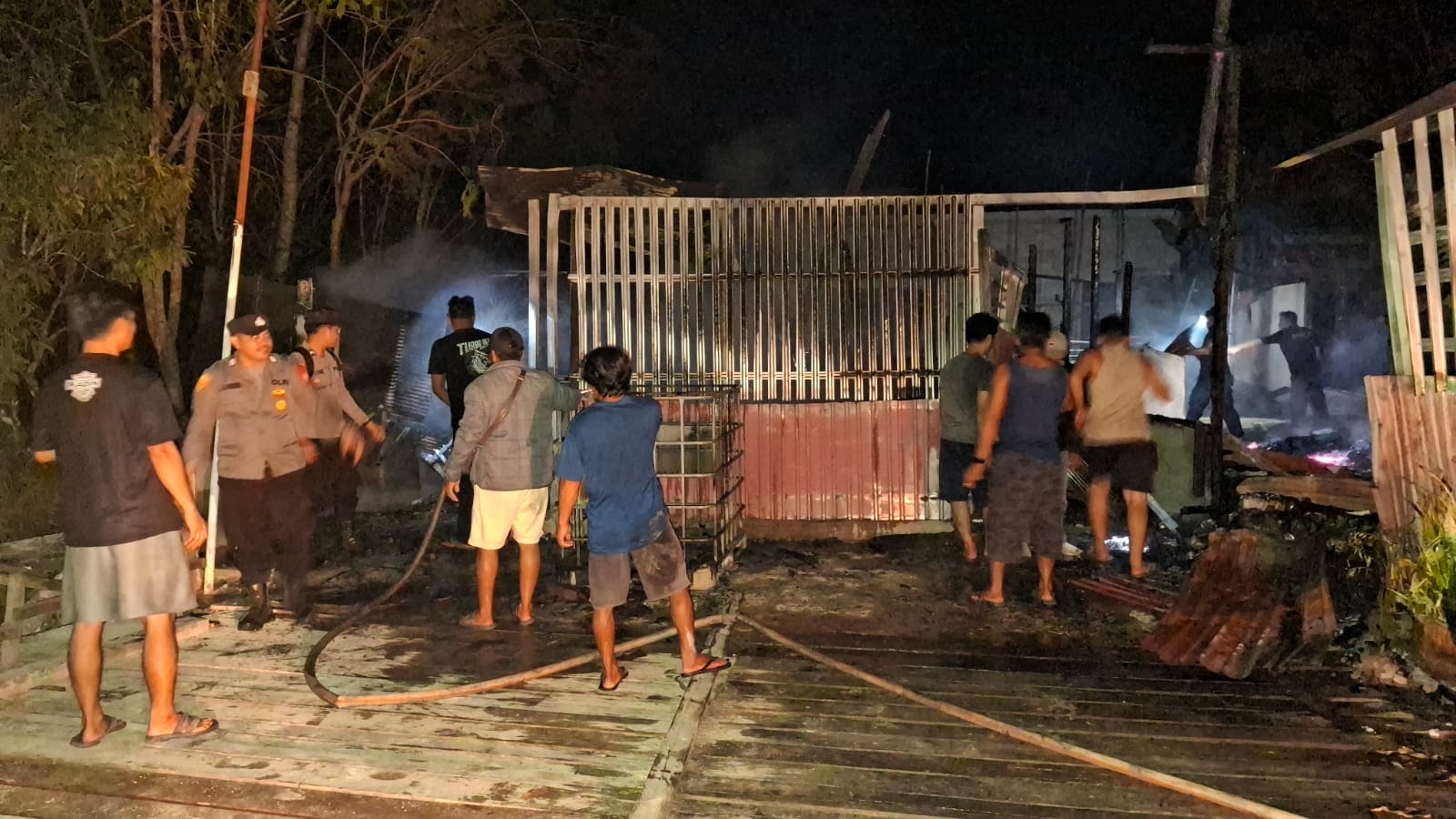 Toko dan Bangunan di Rungan Hangus Terbakar