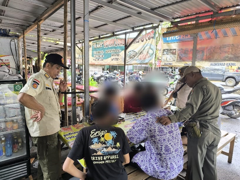 Satpol PP Tertibkan Pelajar Bolos saat Jam Sekolah