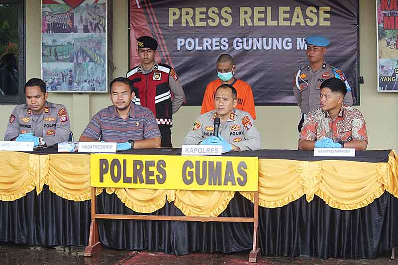 Anak Angkat Tega Bunuh Ayahnya