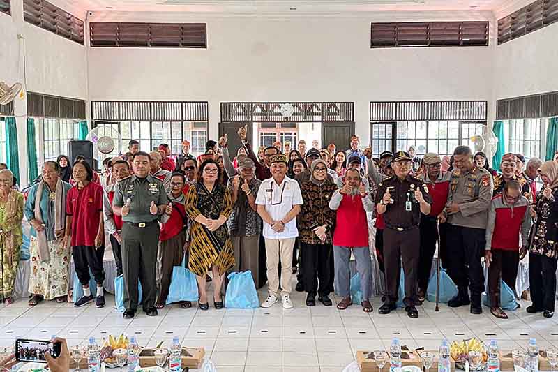 Anjangsana ke Panti Sosial Tresna Werdha Sinta Rangkang