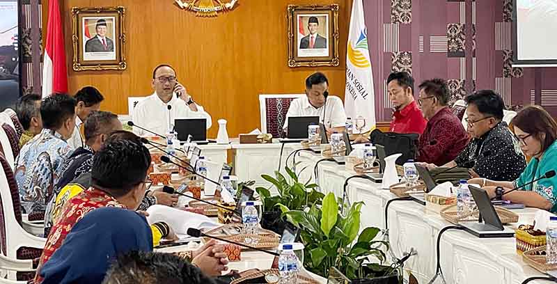 Bupati Audiensi dengan Mensos RI Bahas Kesiapan SR