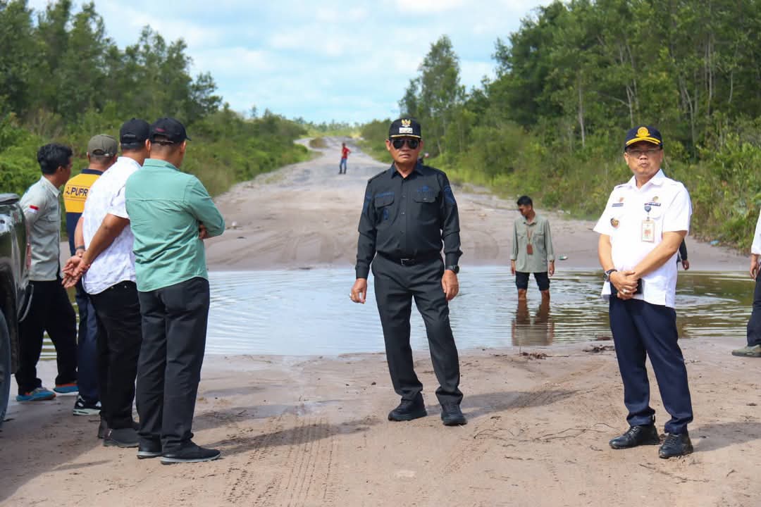Bupati Seruyan Tinjau Ruas Jalan Rusak