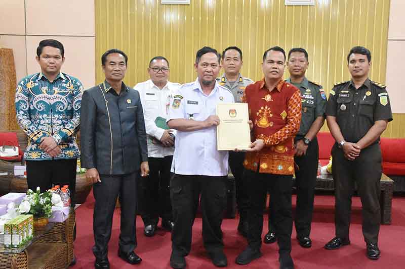 Bupati Terima Laporan Pengembalian Dana Hibah Pilkada