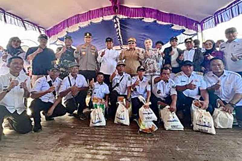 Dewan Apresiasi Pasar Murah di Desa Lupak