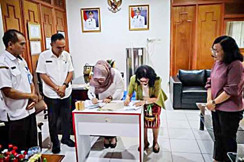 Dispursip dan LPPM UPR Teken PKS Penyusunan Naskah Akademik Raperda