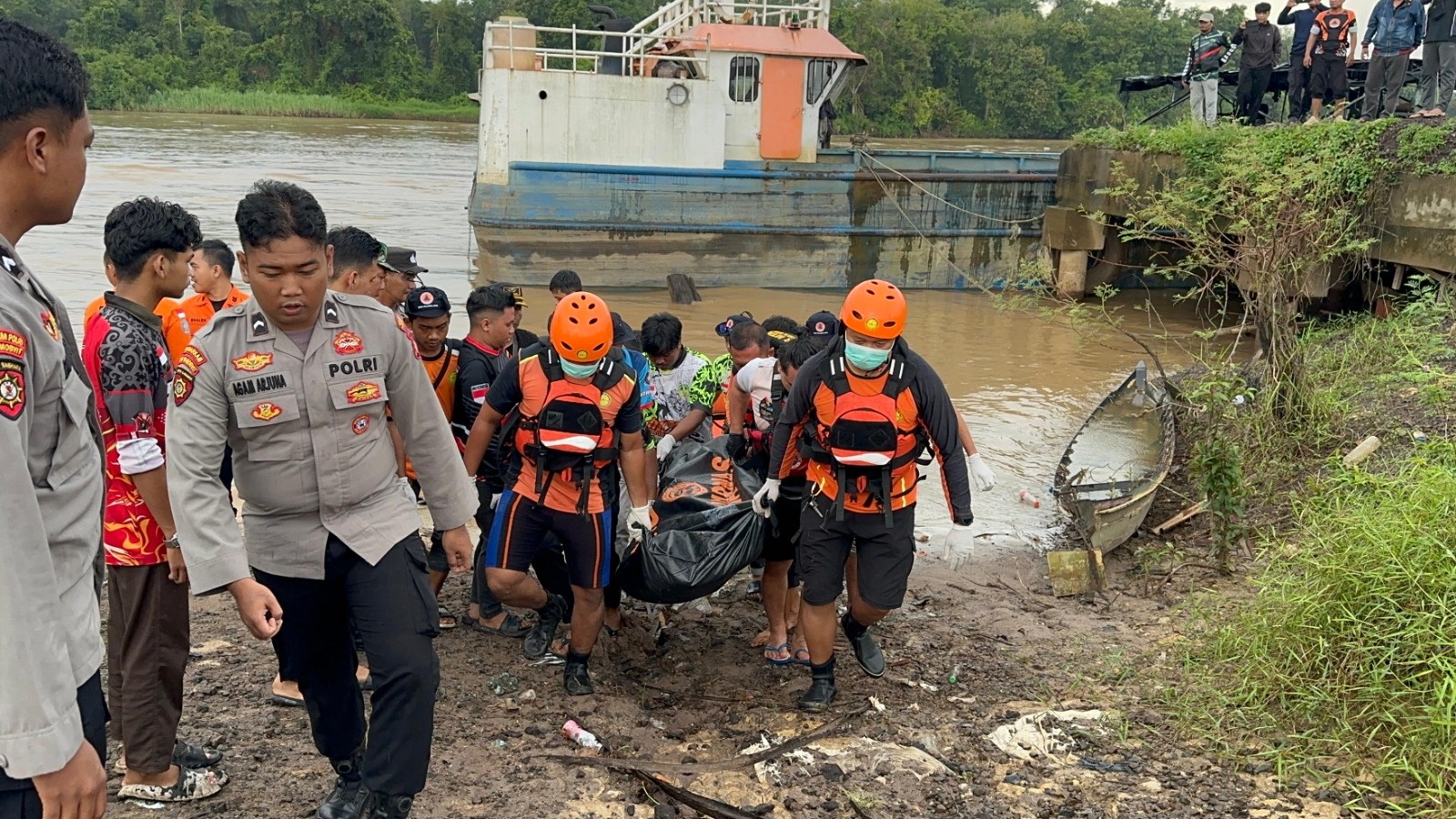 Mayat Pemuda Tenggelamdi Kahayan Tersangkut di Kayu