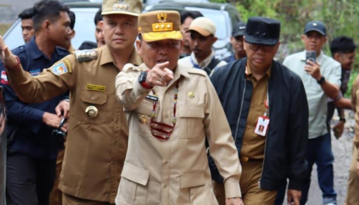 Gubernur Geram Lihat Truk Bermuatan Melebihi Tonase