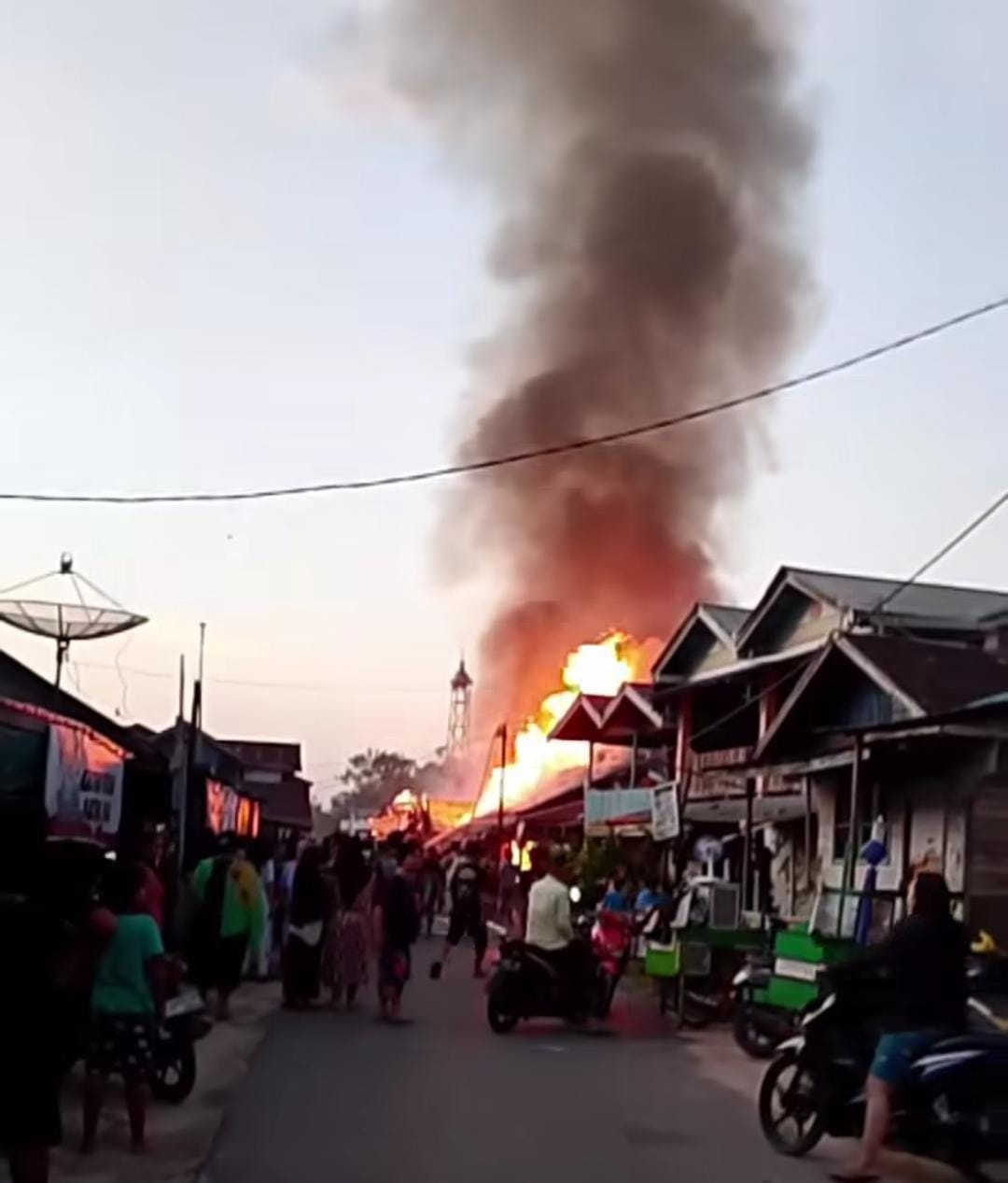 Rumah dan Toko di Pasar Talaken Hangus Terbakar