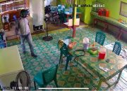 Aksi Pencuri Dua Ponsel di Warung Terekam CCTV