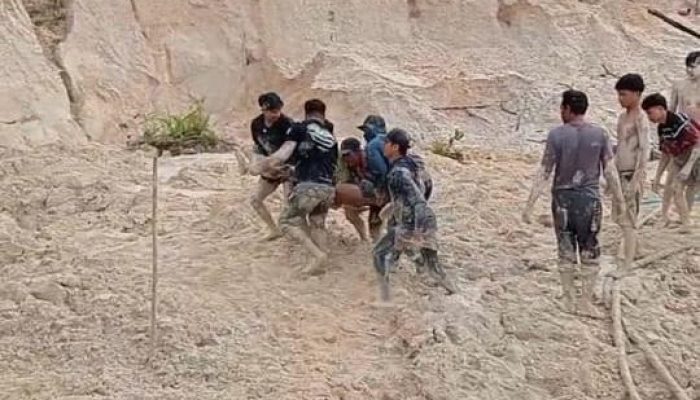Tambang Emas Longsor, Empat Orang Tewas
