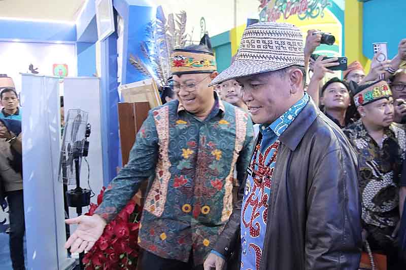 Gubernur Apresiasi Inovasi Desa di Stand Dinas PMD