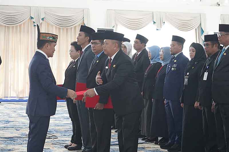 Gubernur Lantik 13 Pejabat Baru Kalteng
