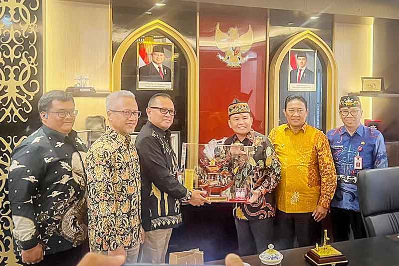 Gubernur dan Wagub Terima Audiensi SKK Migas Perwakilan KalSul