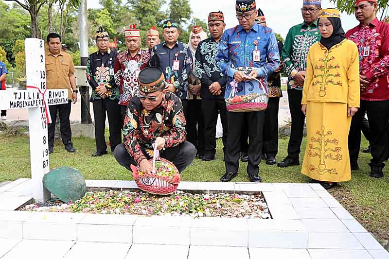 Harjad ke-68 Kalteng Tabur Bunga di TMP Sanaman Lampang 