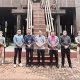 Jimmy Carter Tinjau Anjungan Kalteng di TMII